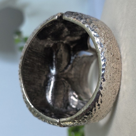 Large Vintage Silver Skull Clamper Hinge Bracelet - Picture 4 of 10